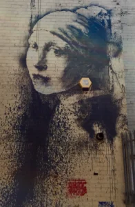 La Fille au tympan percé par Banksy